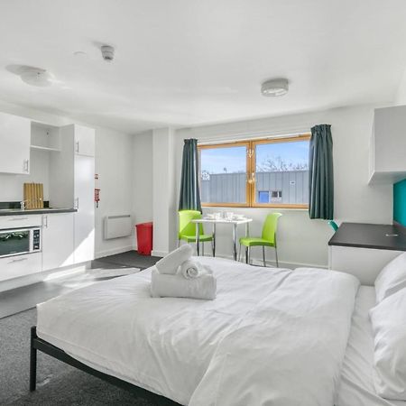 Bright & Central Studio In Luton, Sleeps 2 ลูตัน ภายนอก รูปภาพ