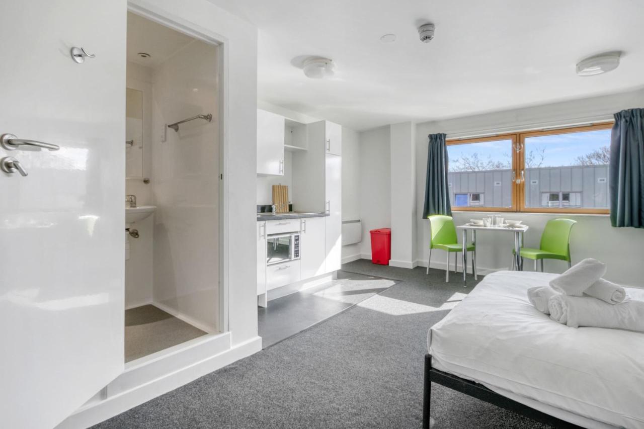 Bright & Central Studio In Luton, Sleeps 2 ลูตัน ภายนอก รูปภาพ
